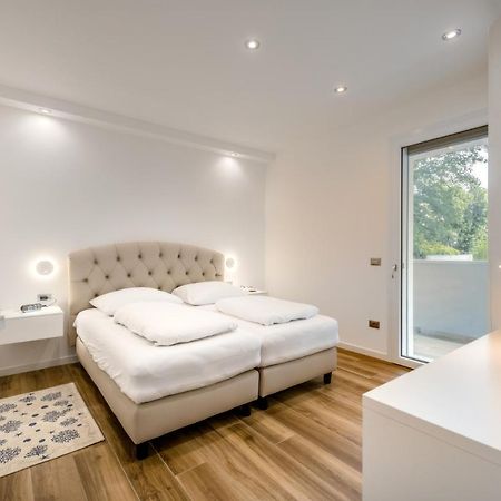 Ferrari Apartments Ponente Каорле Экстерьер фото